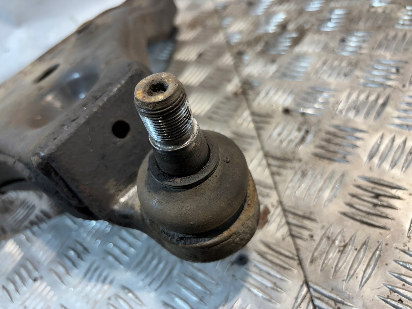 Querlenker links vorne Volkswagen Crafter und 2,5TDI
