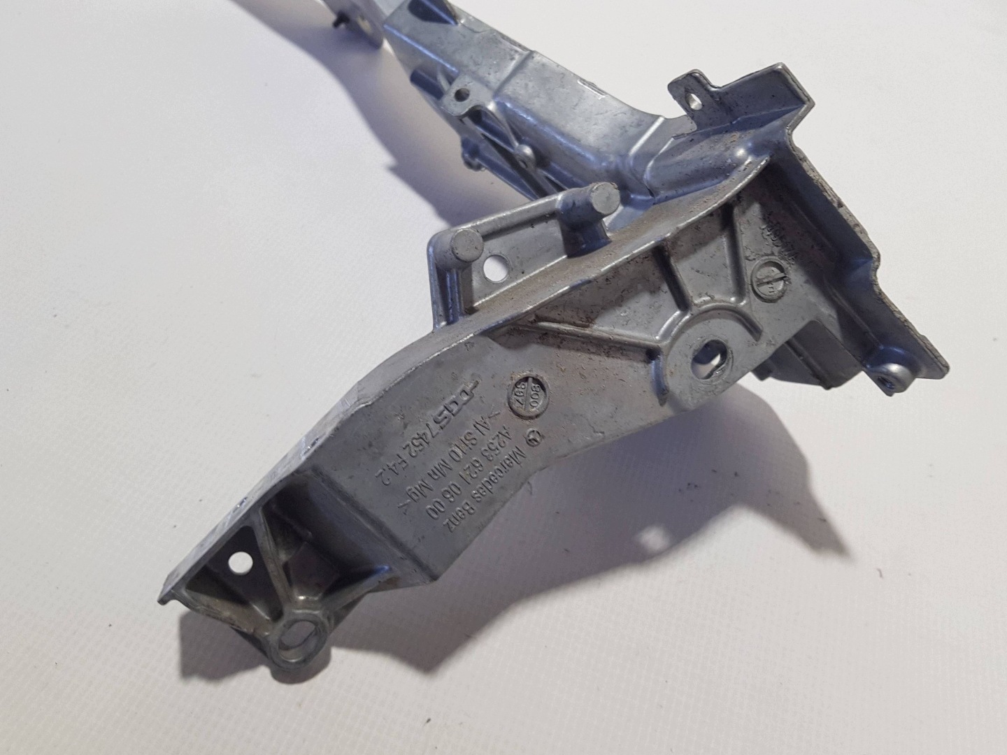 MERCEDES W213 E-KLASA OKULAR supports pillar iron left console