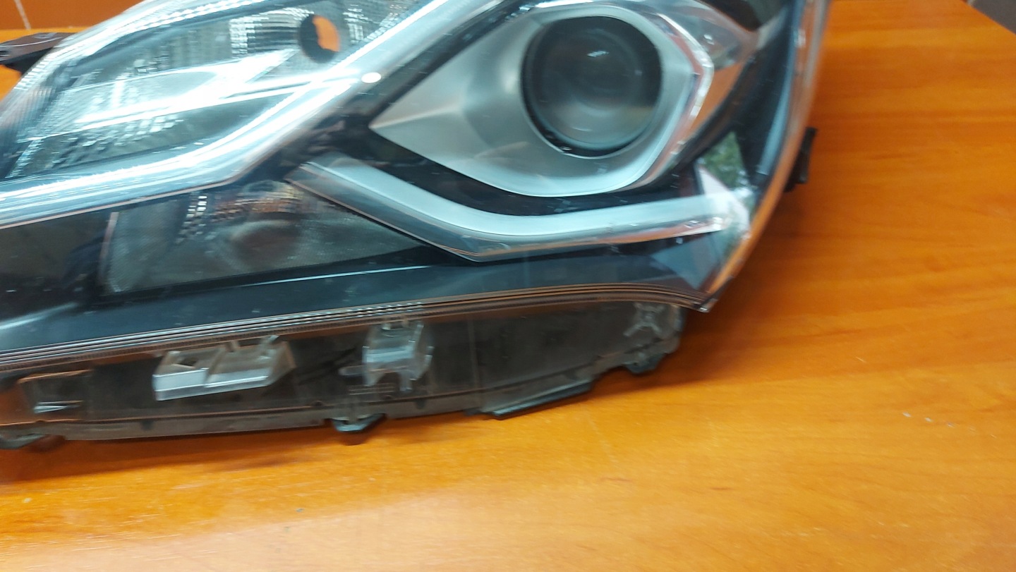 REFLEKTOR light left left front TOYOTA YARIS III 17