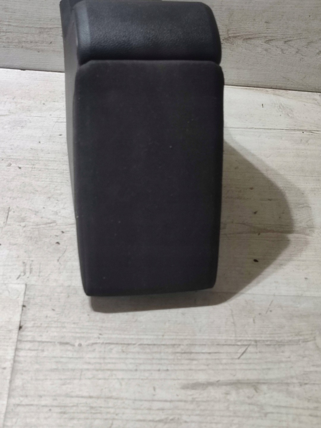 Seat Arona 2019 armrest tunelu srodkowego