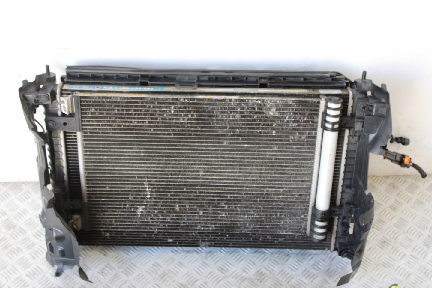 support panel for radiators front pillar radiator PEUGEOT 308 T9 SW 2,0 HDI