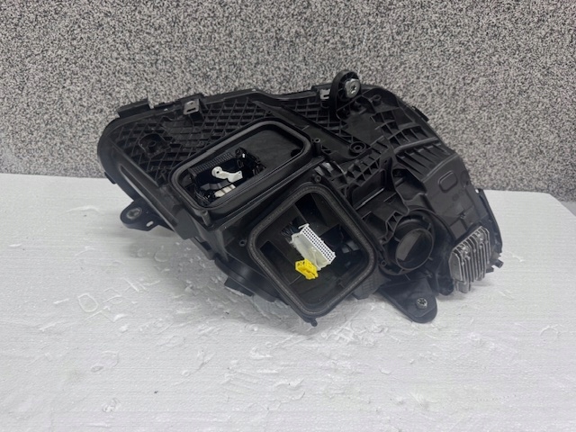 light left Mercedes C Klasa W205 LIFT Full Led Multibeam Led
