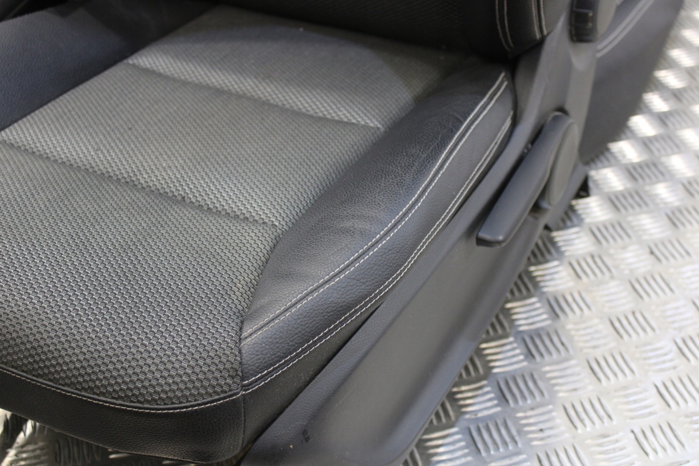 seats semi leather inner upholstery MERCEDES CLA W117
