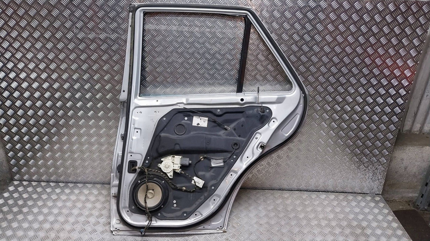 Tür heck rechts MERCEDES ML W164 05
