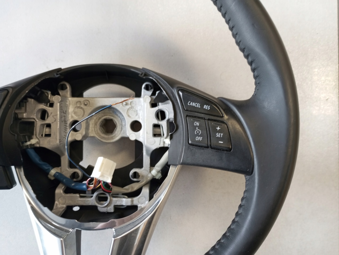 lenkrad MAZDA 2