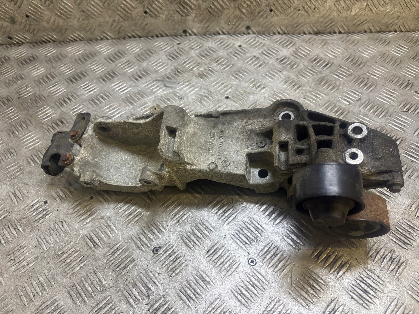 supporto staffa alternatore RENAULT KOLEOS 2 117103703R