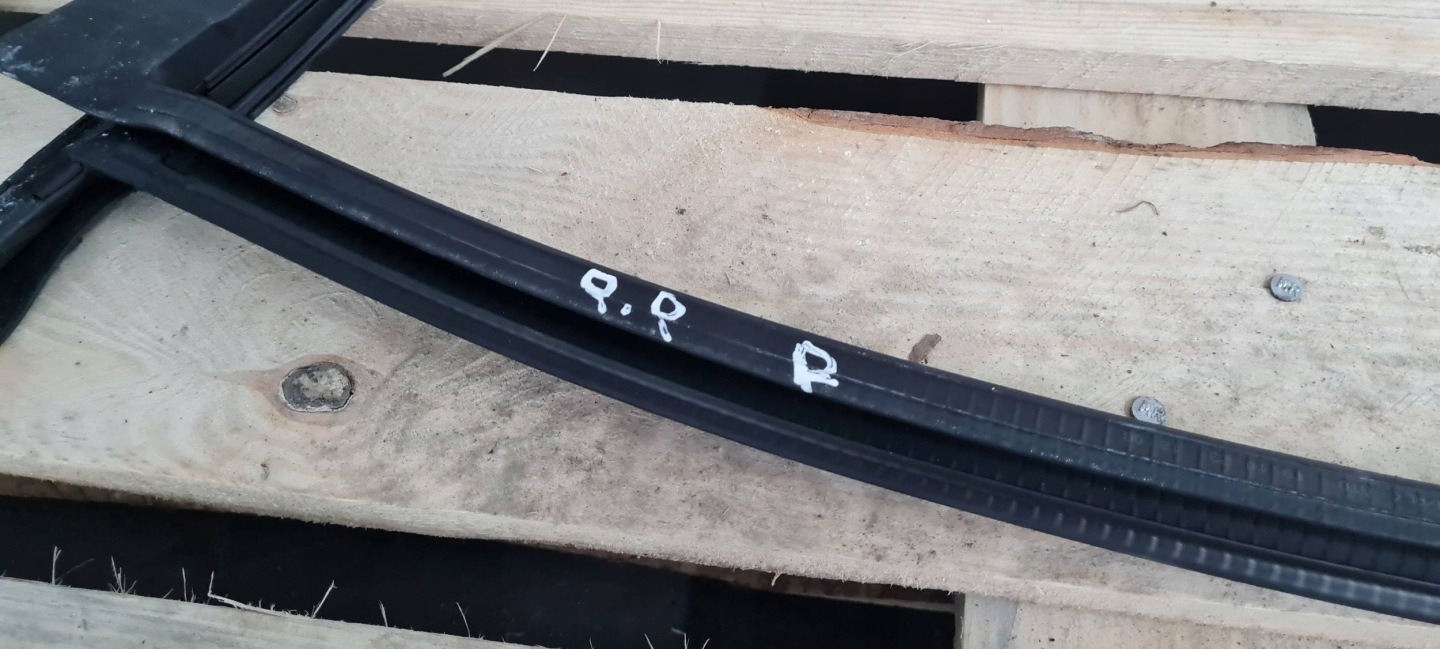 SQ8 4M RSQ8 Q8 gasket rubber door right right front 4M8837480F