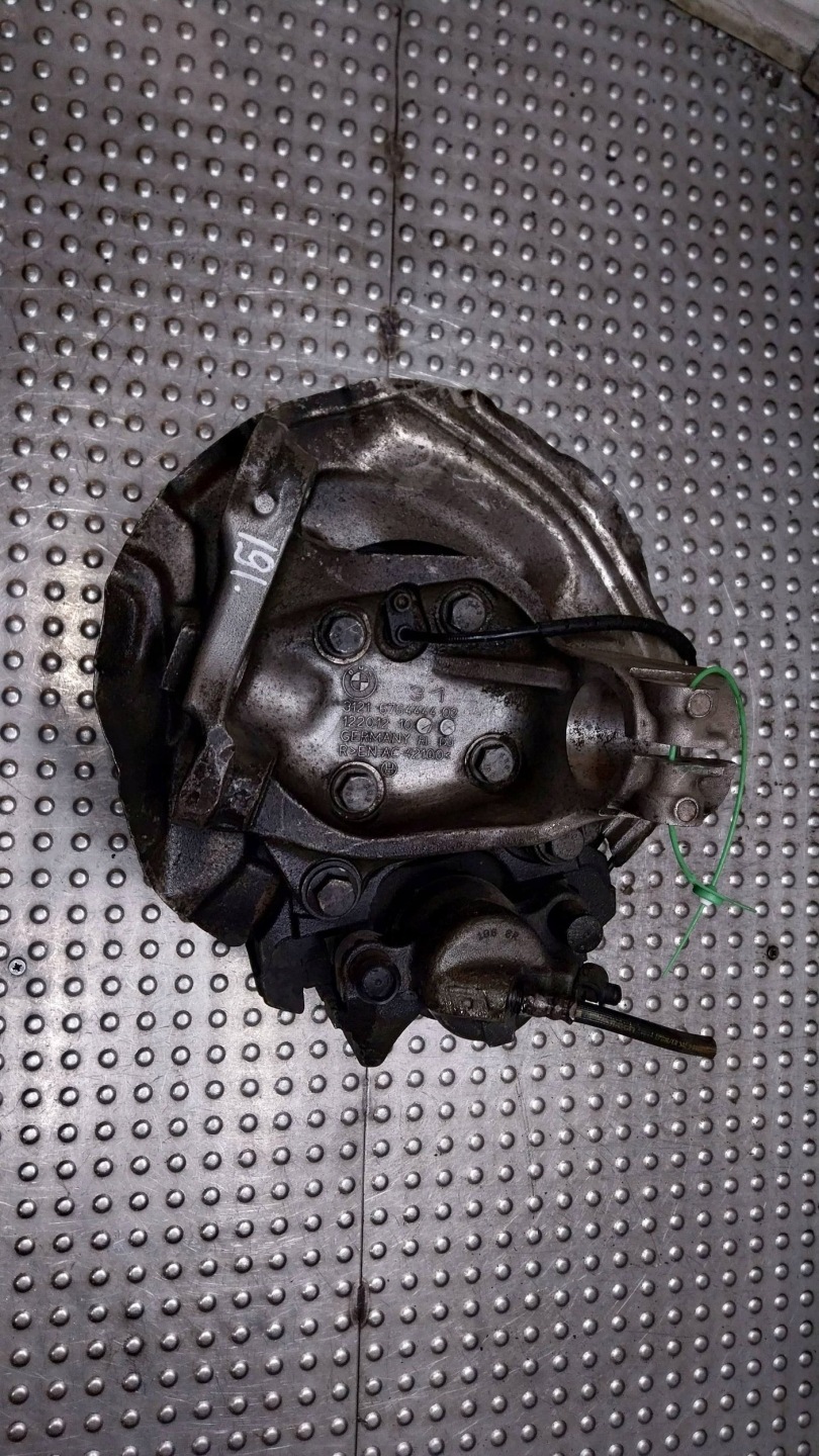 swing of the pivot caliper right front 6764444 BMW E90 E91 E92 E93 E81 E82 E87