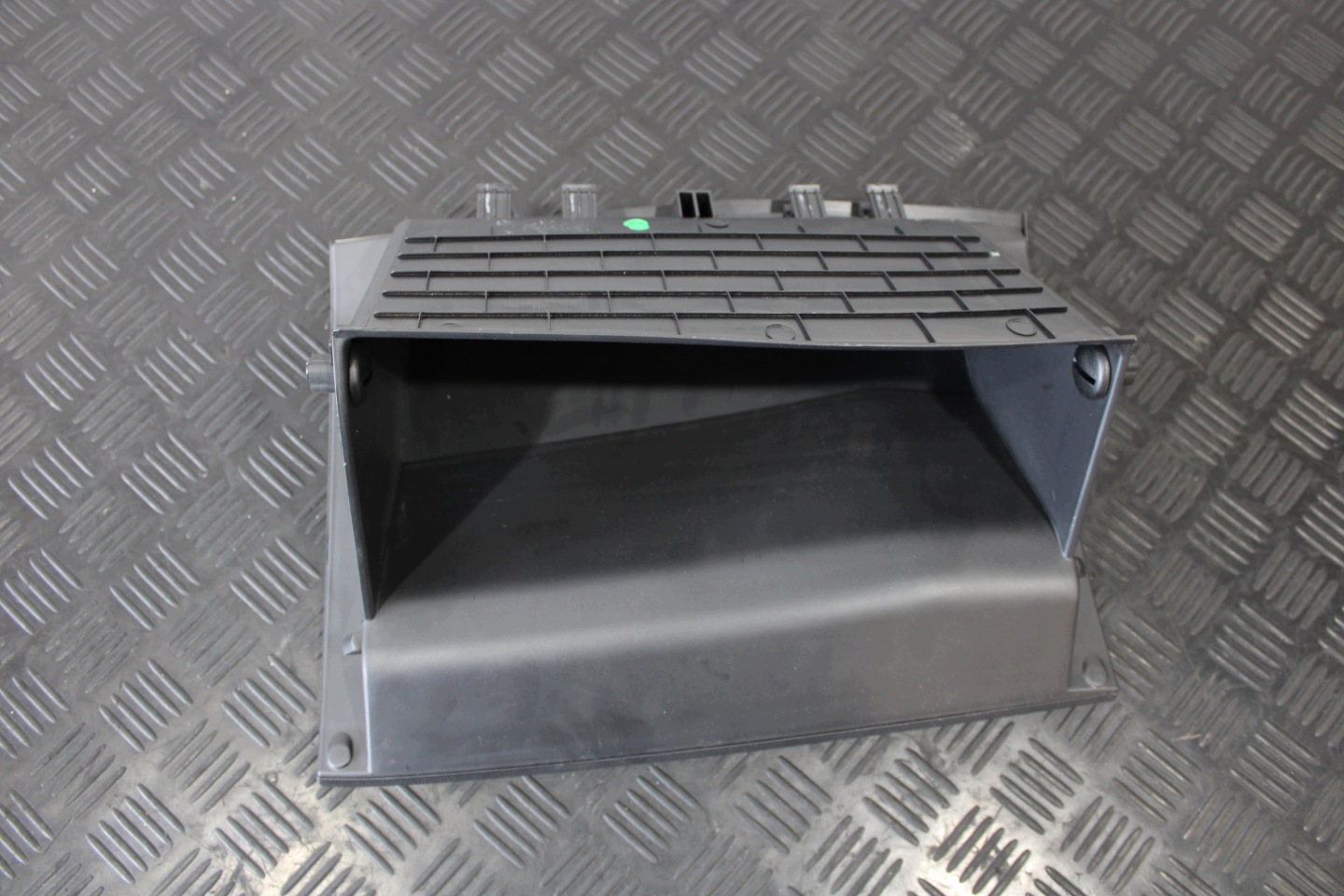 passenger compartment consoles 10732696 MG ZS LIFT FL 2024