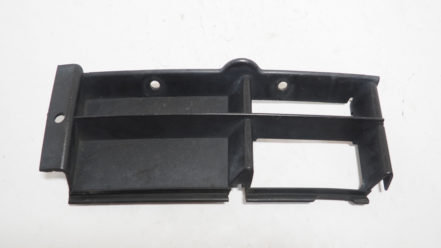BMW 5 E39 grid of a bumper right front 8235640
