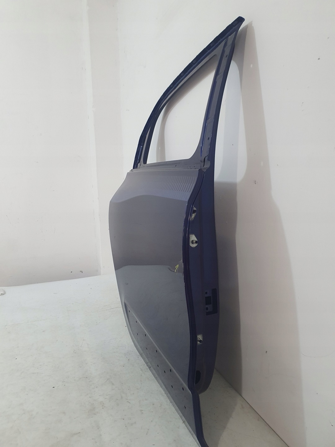 RENAULT TWINGO III 14- door right rear part rear. right