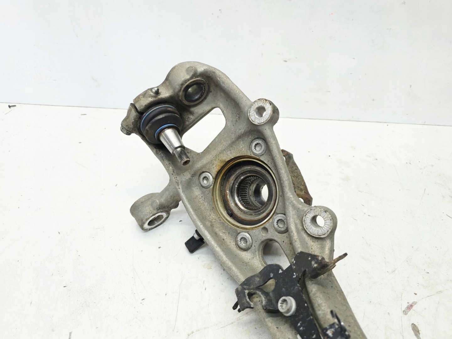 otoč čepu levý předek AUDI A6 C8 4K0407241D 4K0407559D