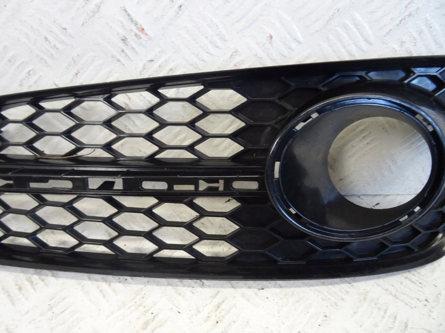 grid of a bumper front front left AUDI A8 D4 LIFT 4H0807679
