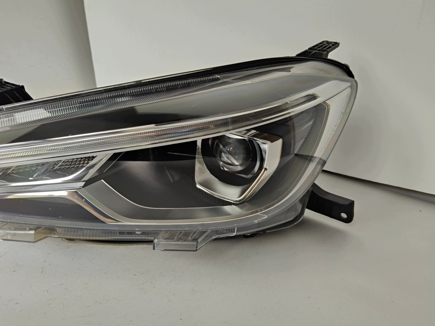 Licht links REFLEKTOR MG ZS II 24- FULL LED