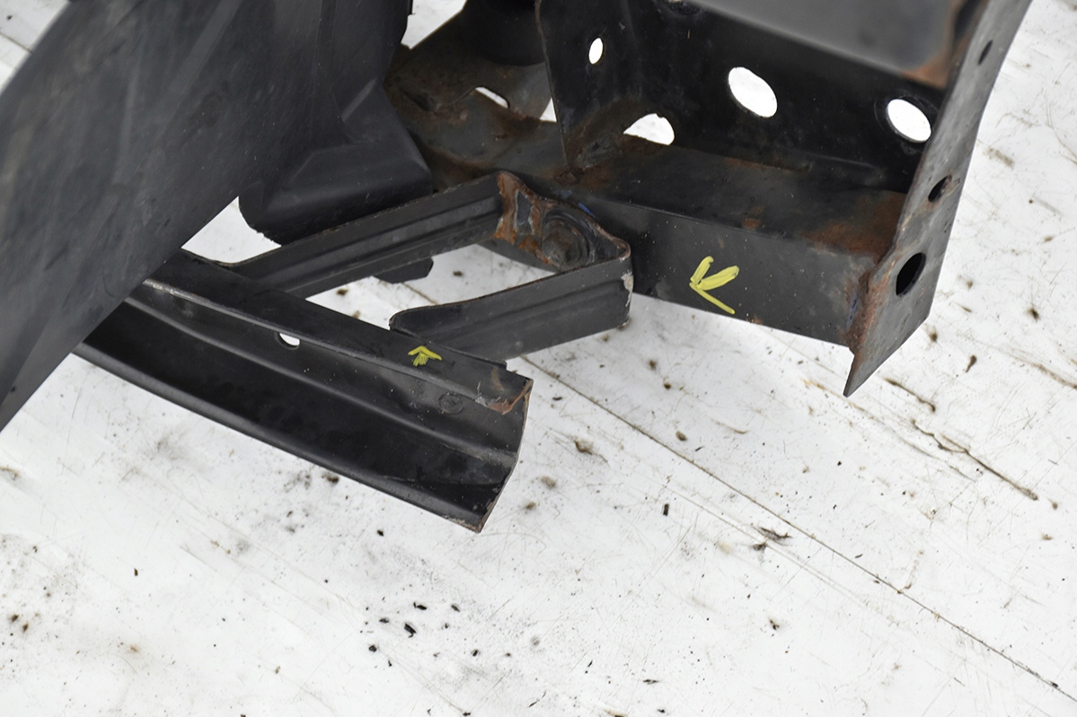 bar, wall front NISSAN QASHQAI and