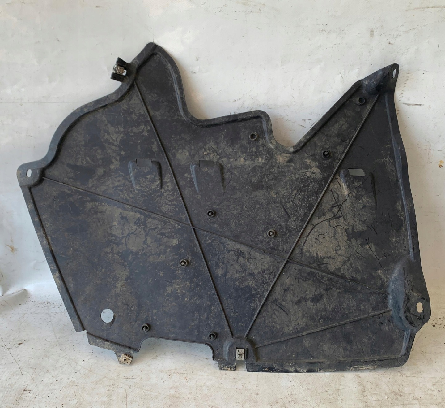 # cover chassis left AUDI A4 B9 8W0825217A