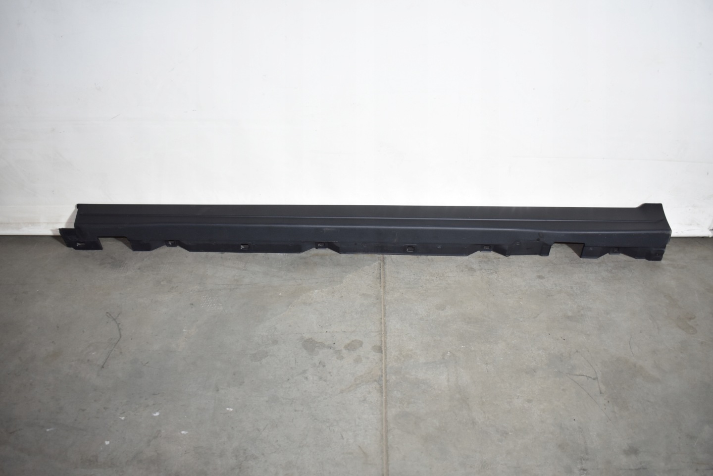 IDEALNA moulding threshold left MERCEDES H247 GLA 1