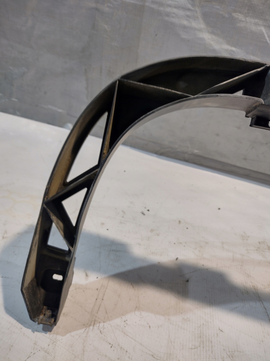 bumper bracket rear part Volkswagen Passat B6 kombi 3C9807863