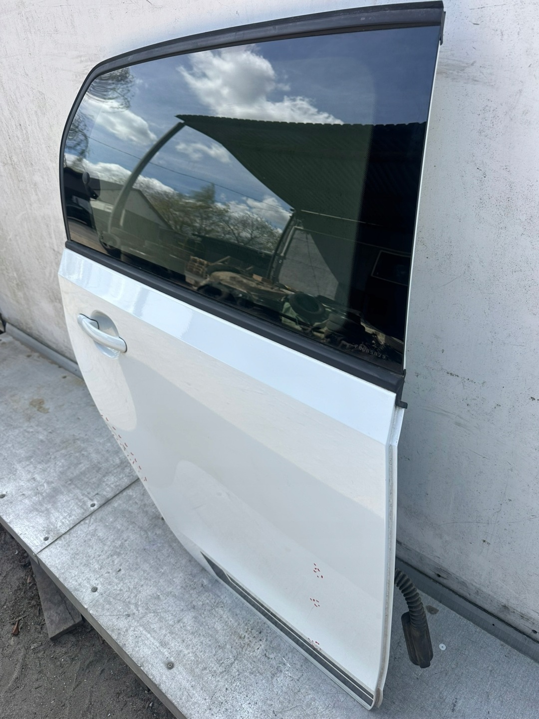 VOLKSWAGEN UP door right rear part complete