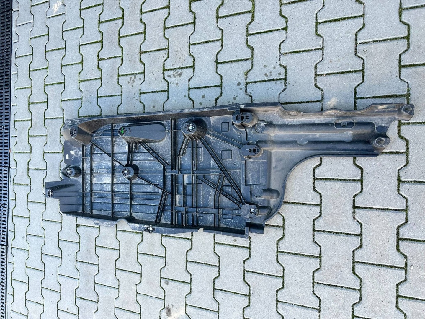 Opel Mokka B cover chassis side right 9841799680