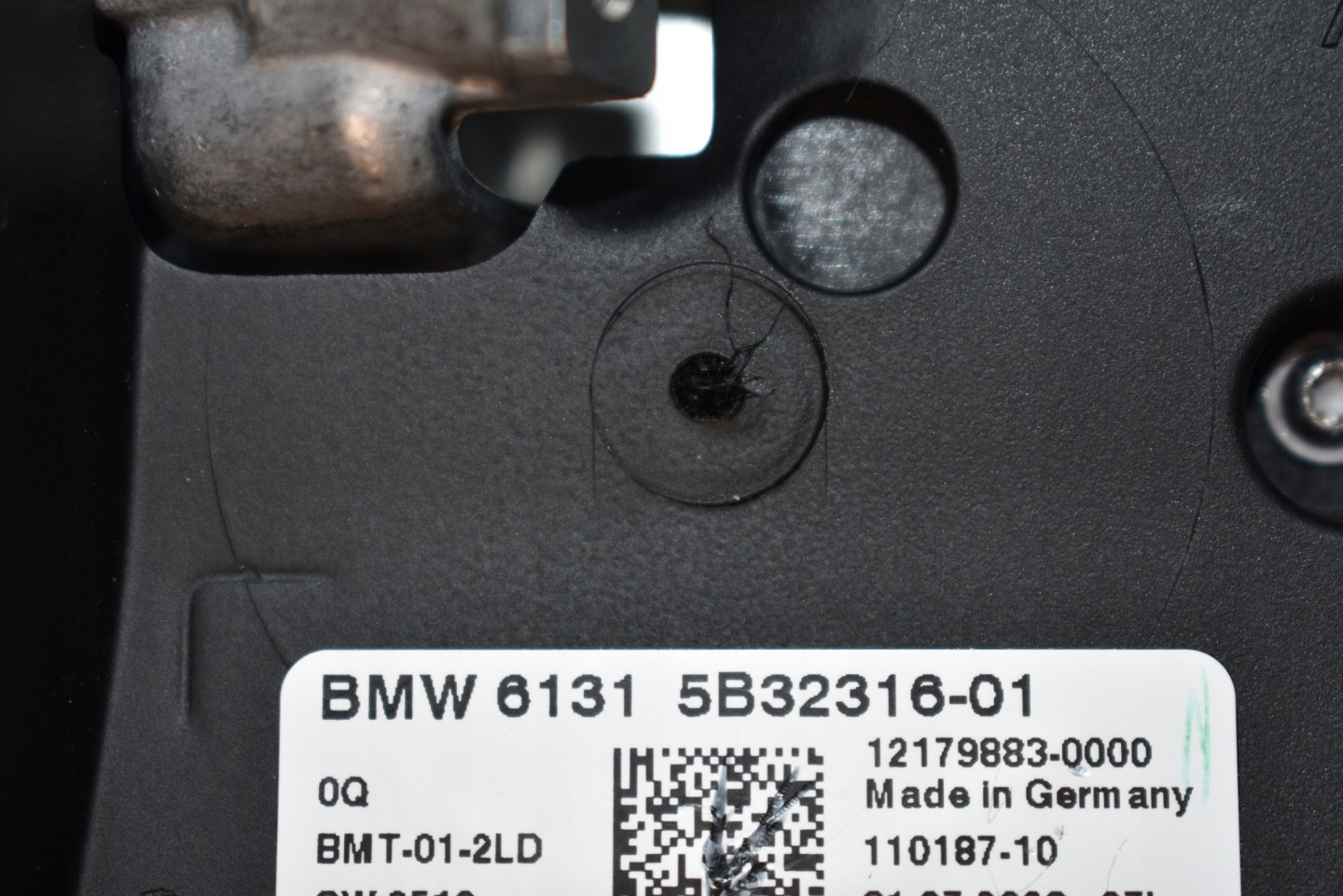 IDEALNY EKRAN control panel left rear part rear BMW G70 1