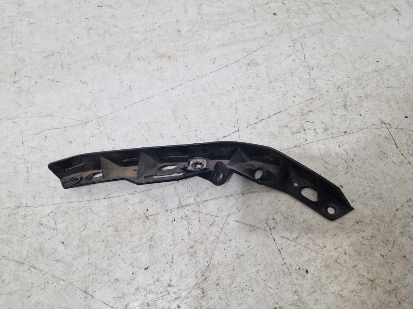 DODGE CHARGER 2019- bumper bracket front left 68213538AC