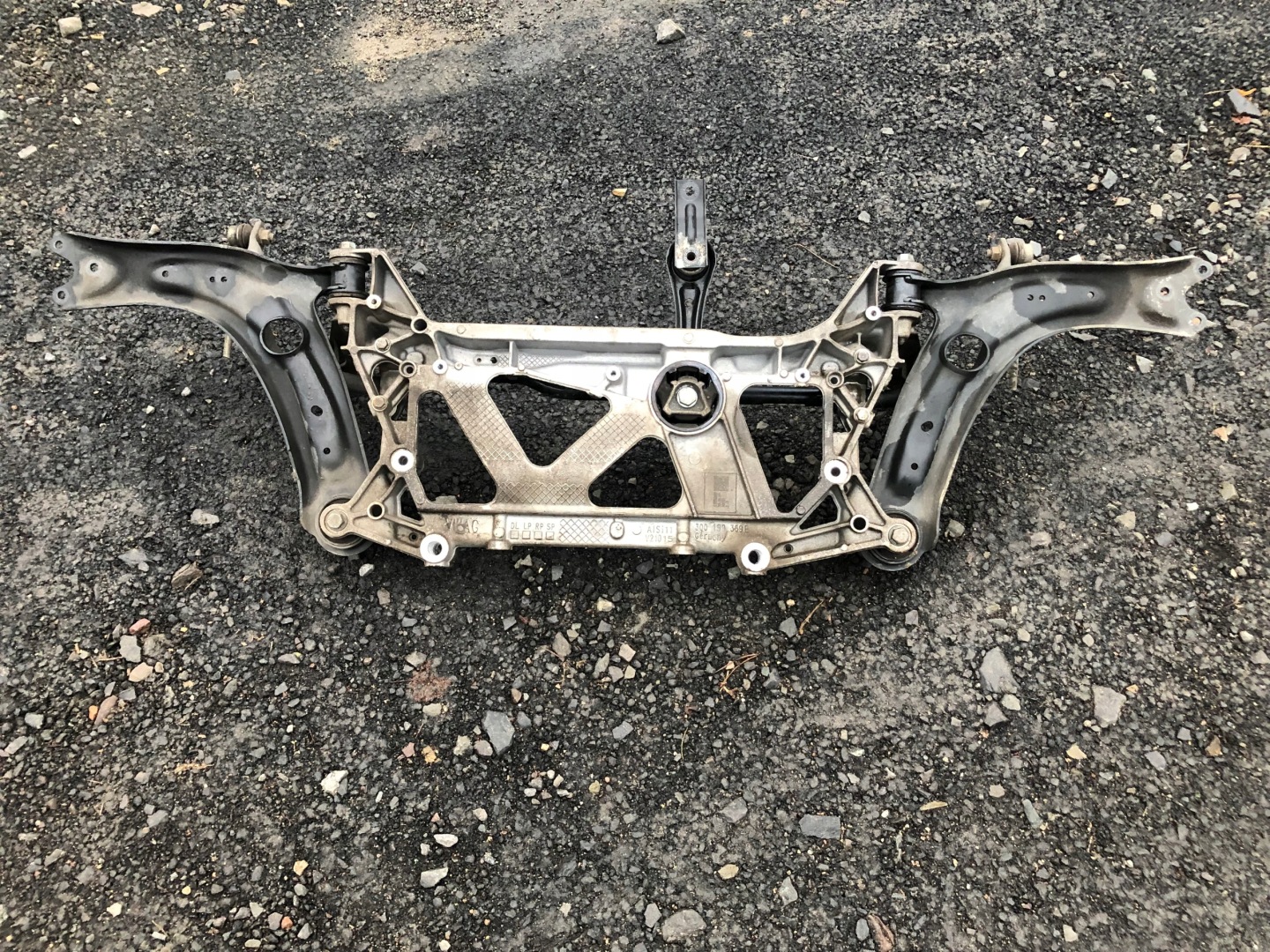 axle beam subframe axle beam arm PASSAT B8 3Q0199369E