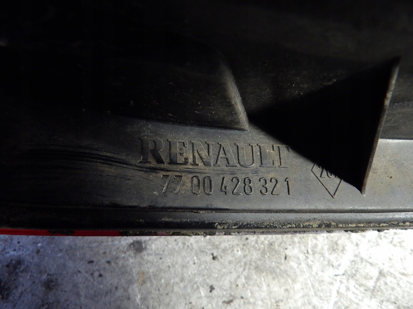 Renault Megane and light rear right 7700428321