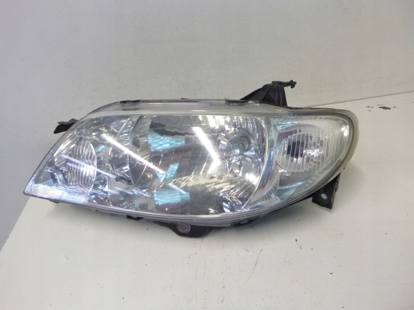 light front Mazda 323F BJ 2001
