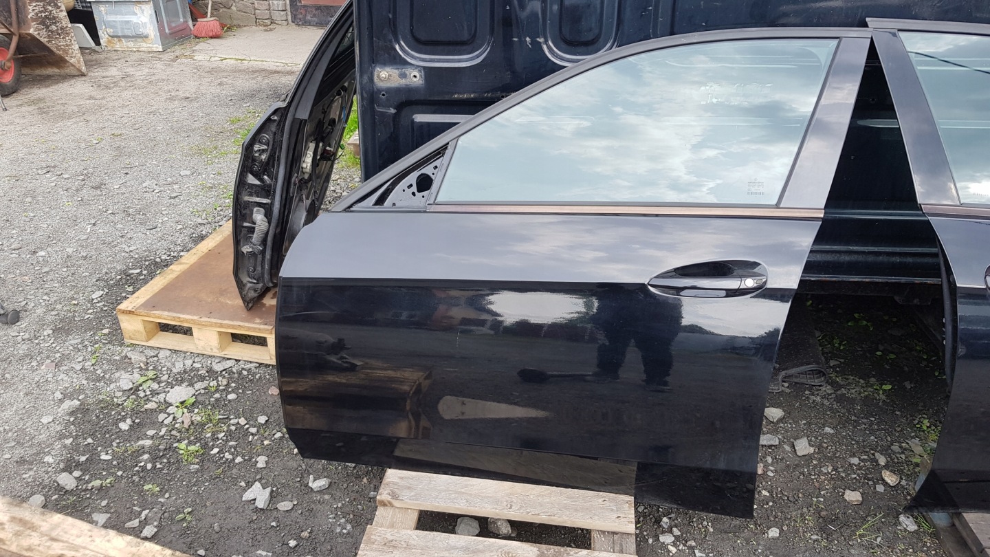 MERCEDES W212 door left front window nice black, 040 complete