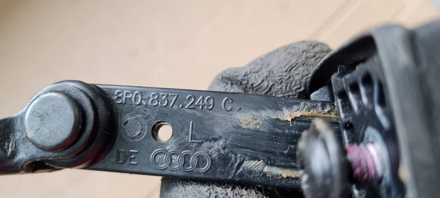 Q5 8R limiter door left right front 8R0837249C