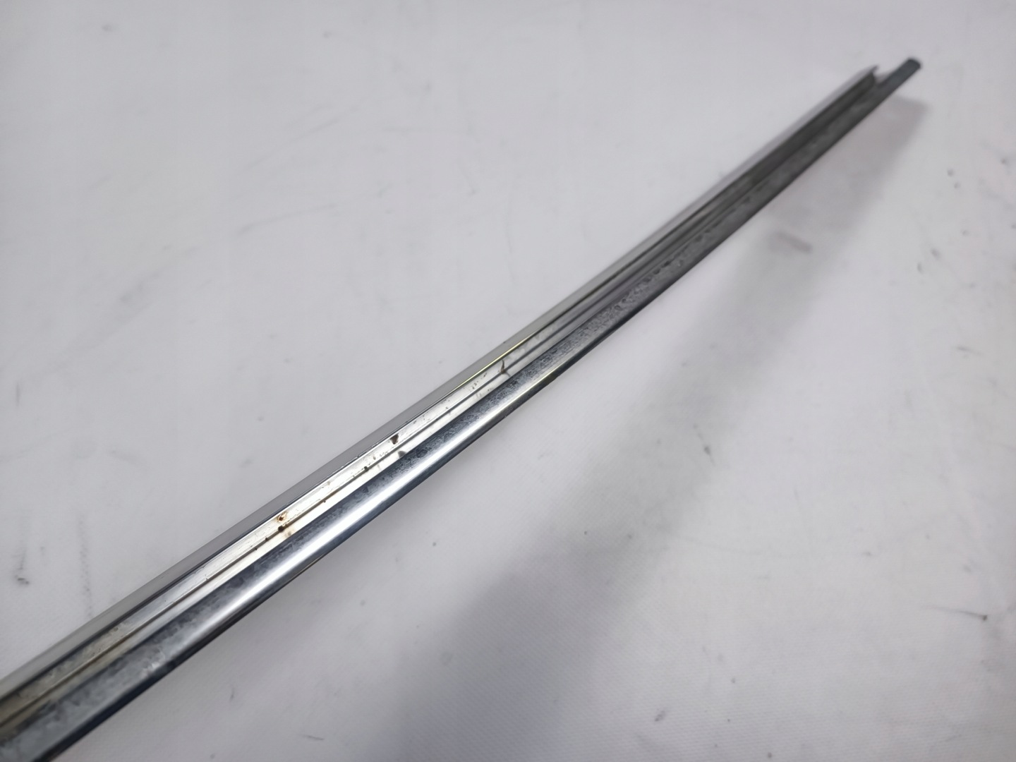 moulding chrom left nad szybe Mercedes SL R107