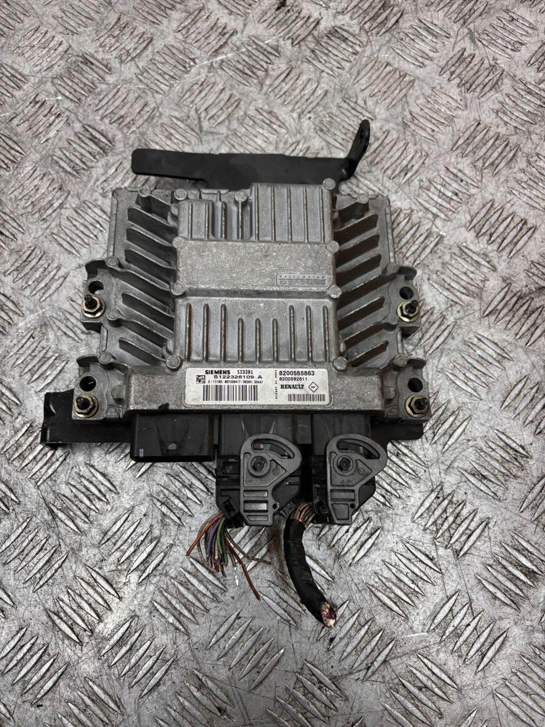 control unit of the engine computer 8200565863 1.5 DCI RENAULT MEGANE II