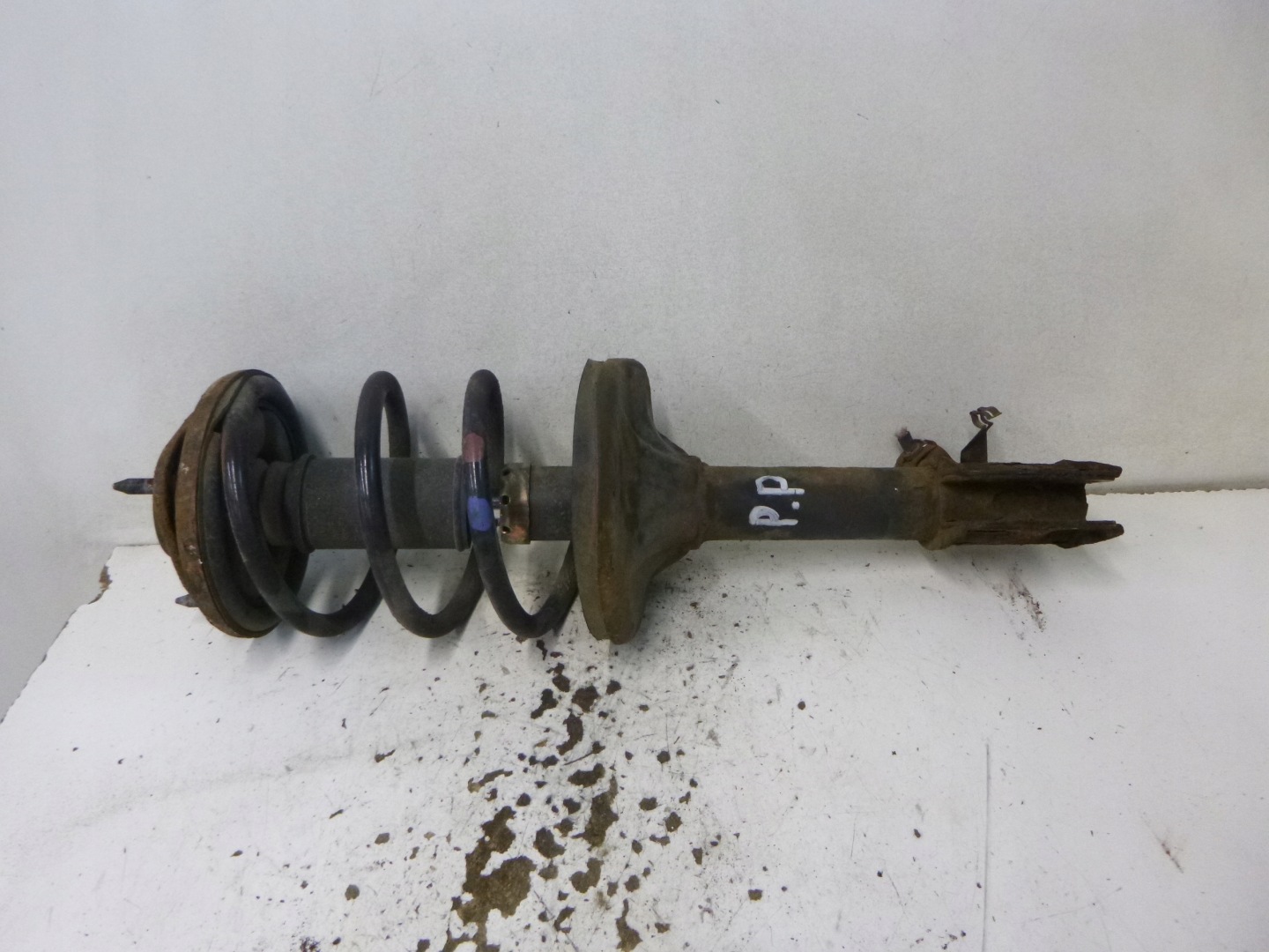 shock absorber front right Mitsubishi Outlander and 2.4 2004r.