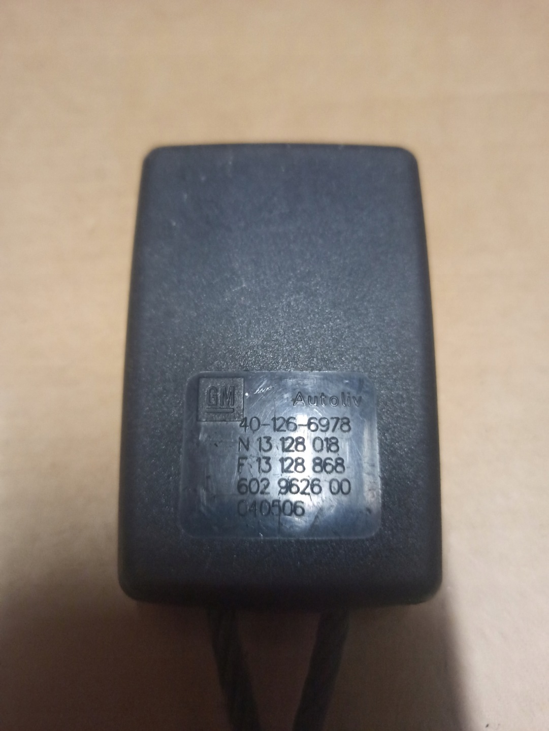 ZAPINKA PASOW HECK 401266978 OPEL CORSA