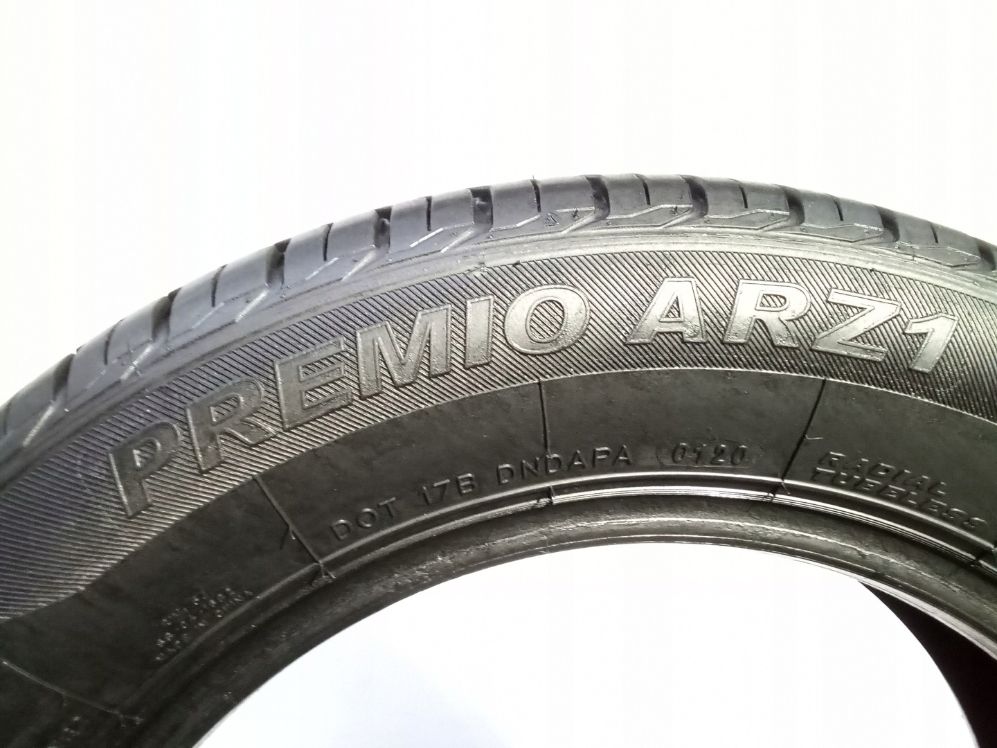 tyres Arivo Premio ARZ1 175/65/15 84H 2020 6.5mm