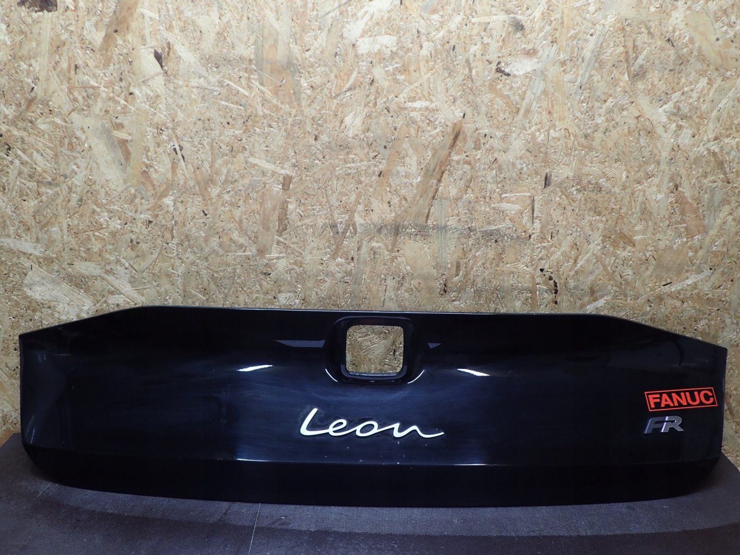 trunk door cap rear part SEAT LEON IV 4 KOMBI 5FE853640