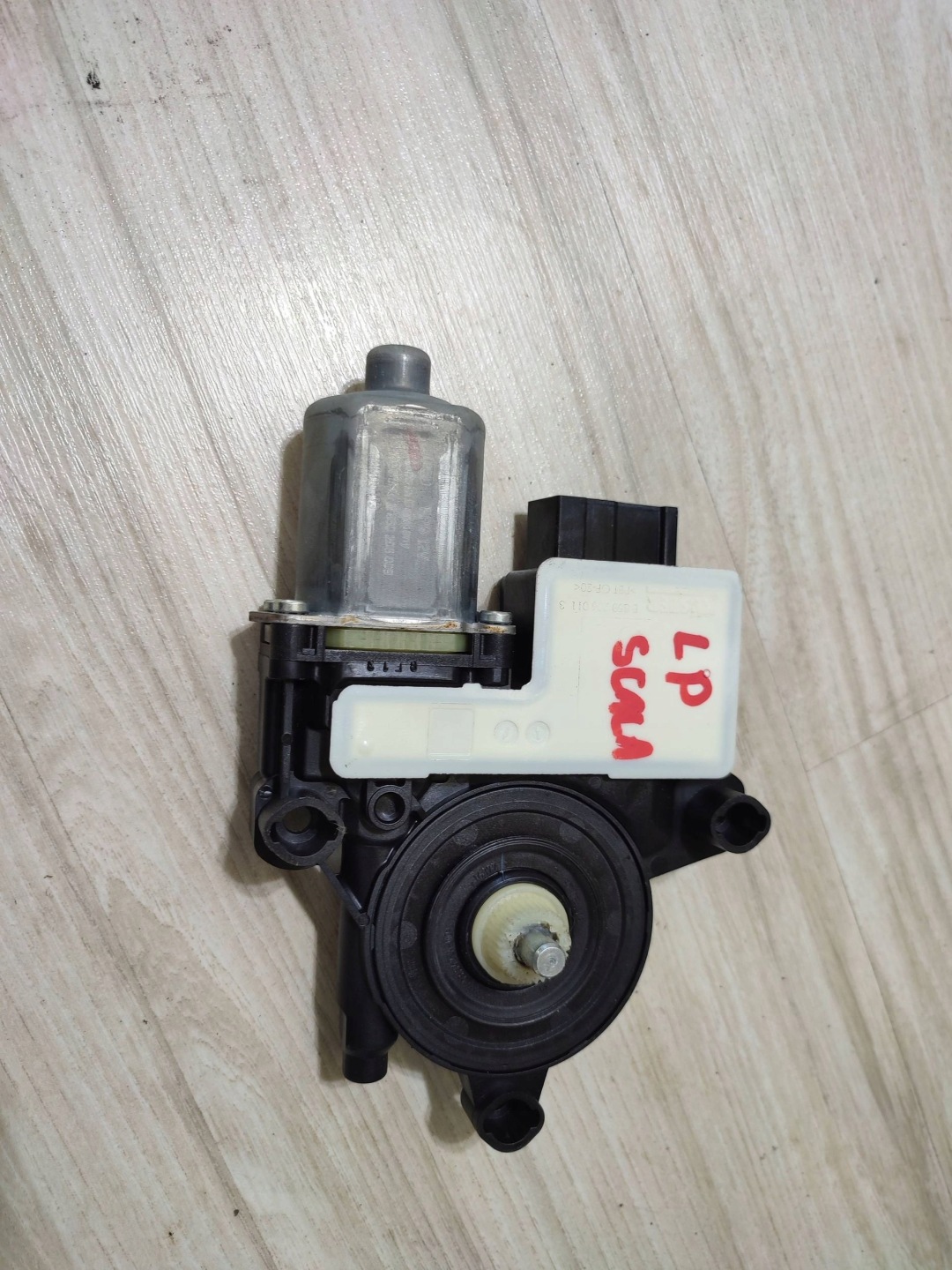 Skoda Scala 2020 front left engine regulatora windows door przednich