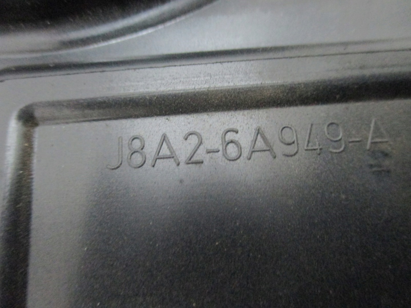 engine housing cover RANGE ROVER VELAR J8A2-6A949-A