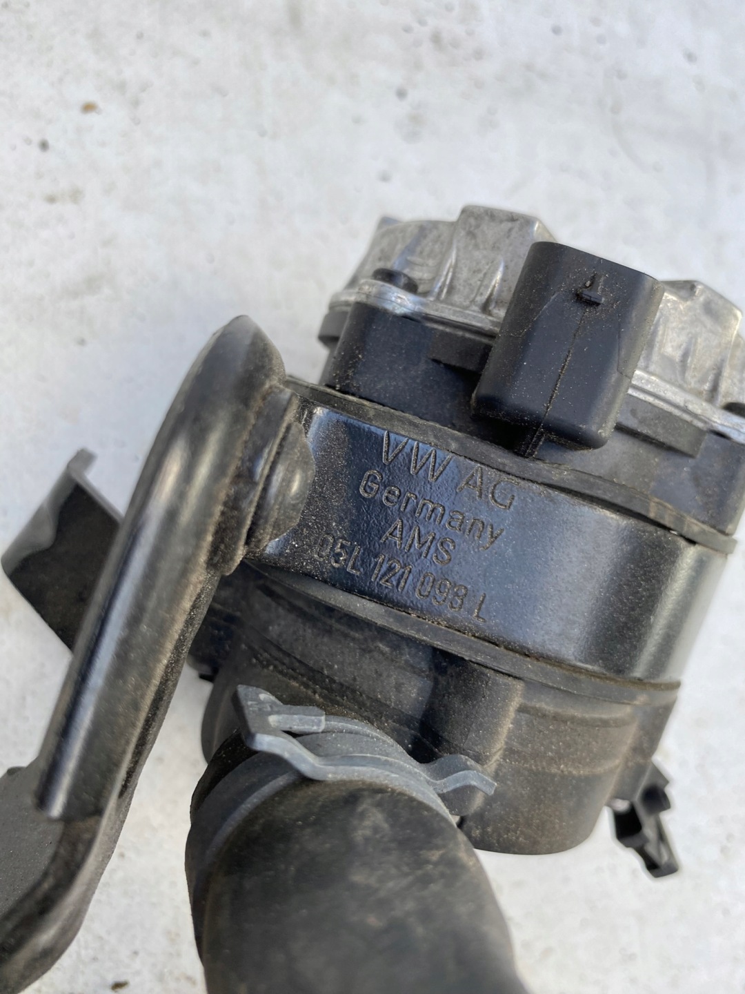AUDI A4 A5 A6 A7 Q5 05L water pump 05L965559F