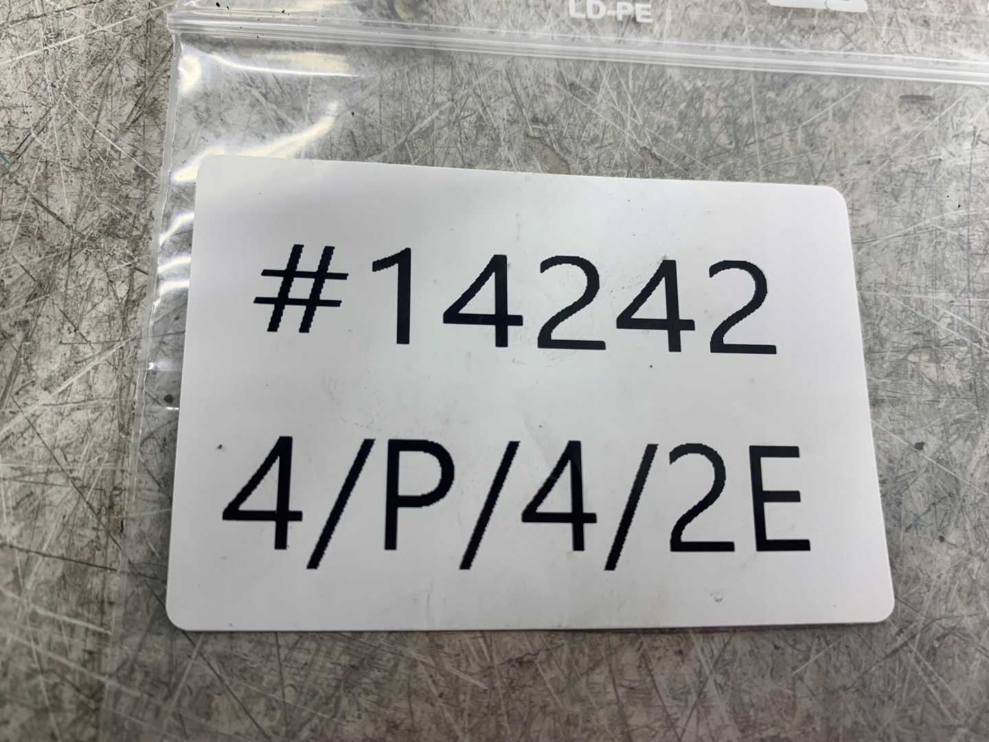 AUDI A4 B6 DYSZA der Spritzdüse links 8E0955987