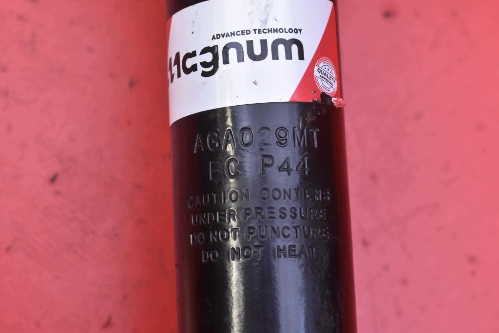 shock absorber right front AGA029MT AUDI A4 B6 2.0 20V 130 KM 00-05