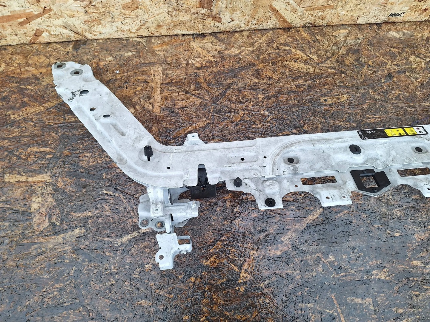 support panel for radiators zamkowy upper Jaguar E-Pace X540 17