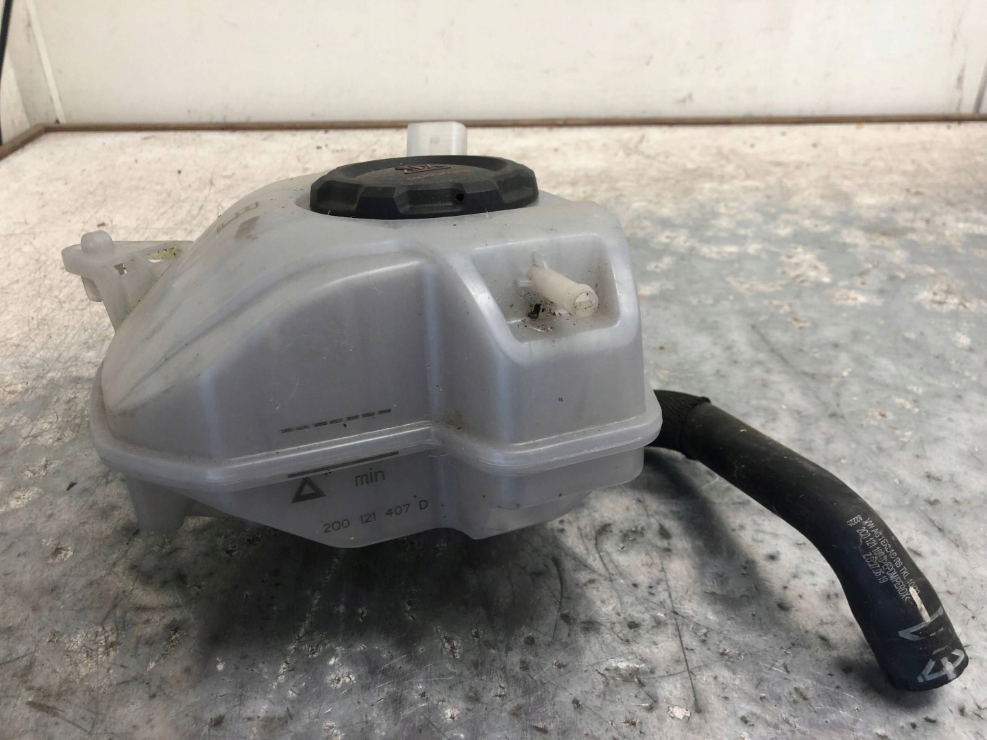 water tank AUDI A1 2Q0121407D