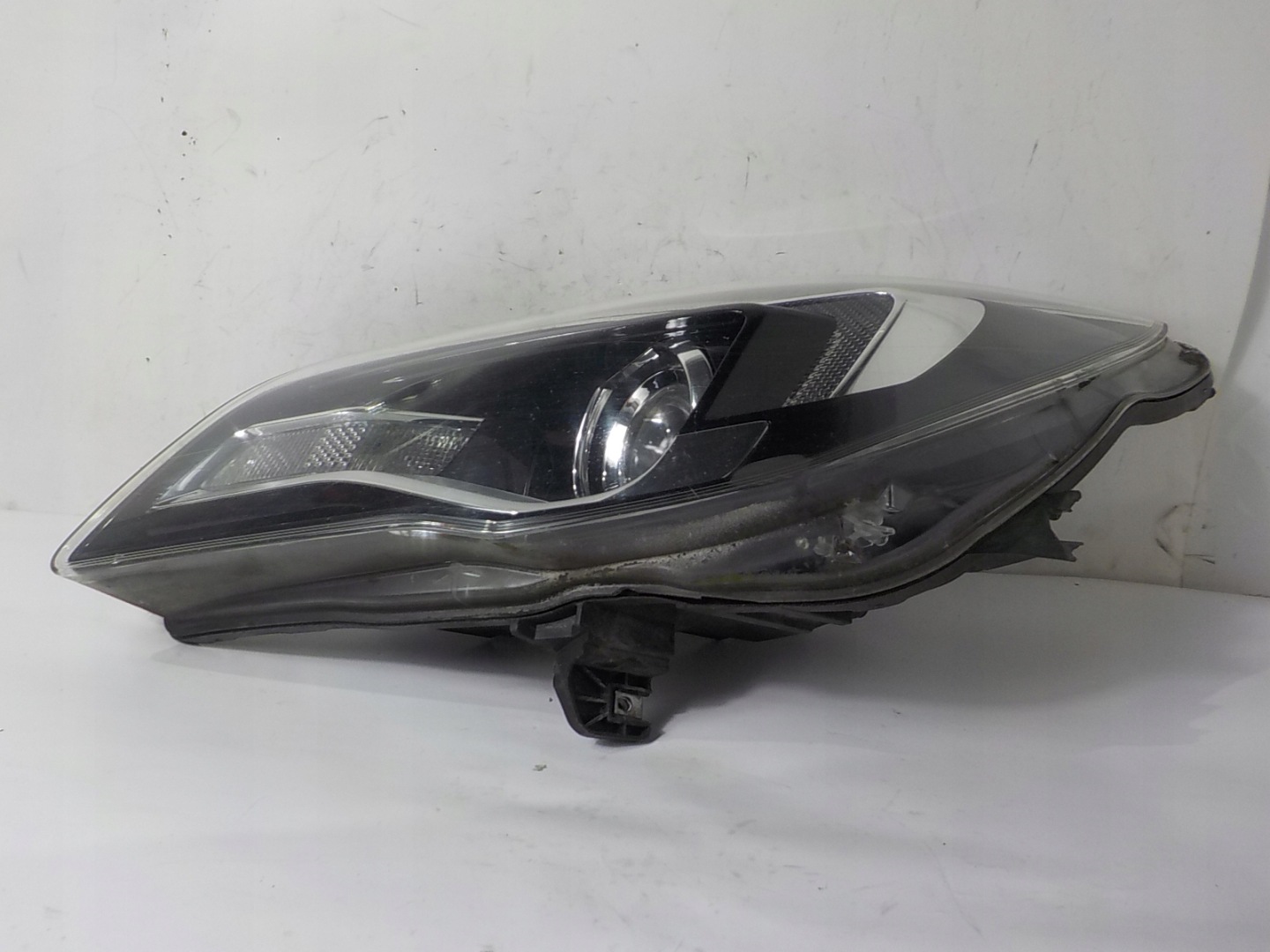 OPEL INSIGNIA A LIFT light left front front UK