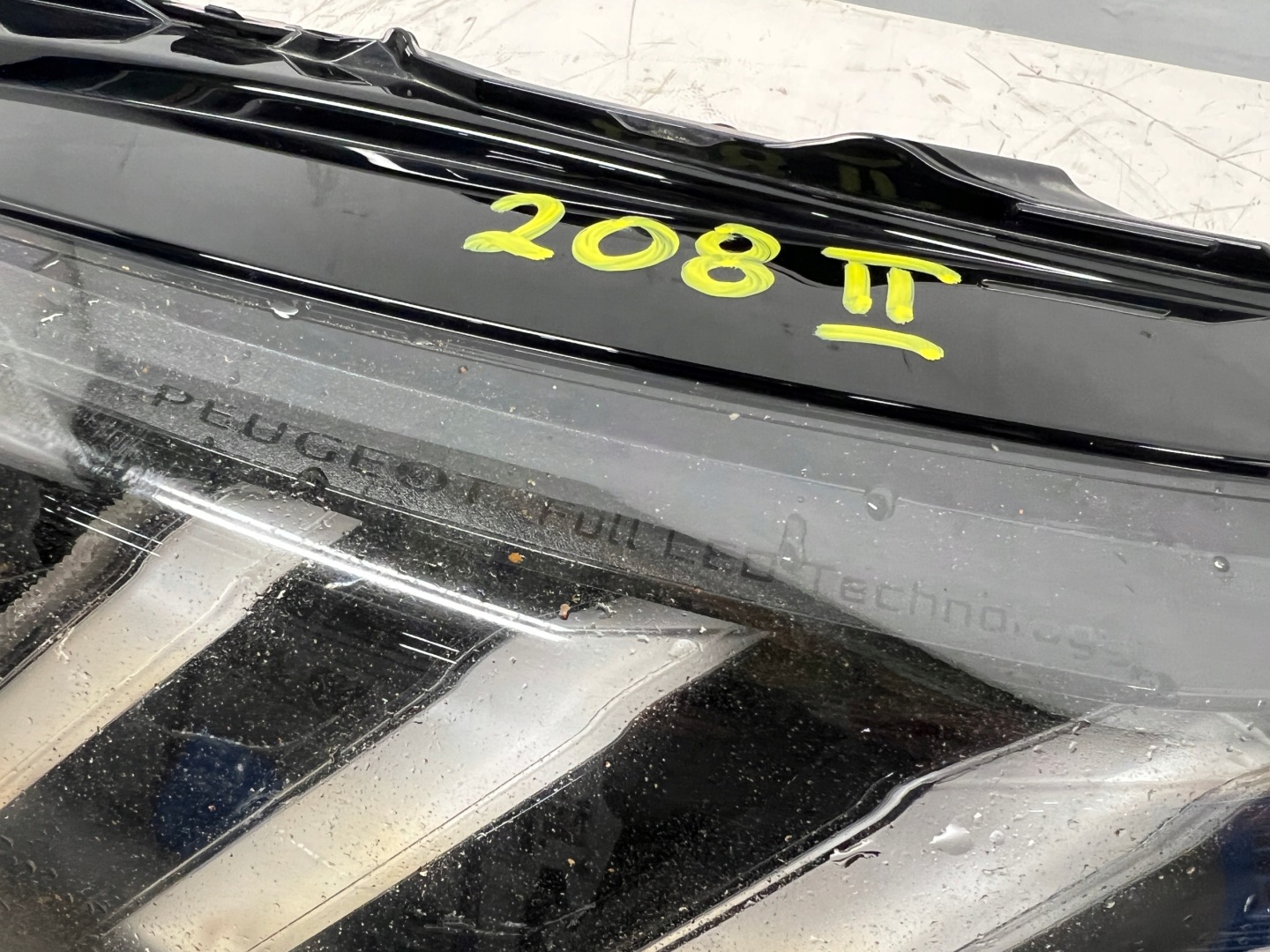 Peugeot 208 II light left front left front FULL LED 9823194180