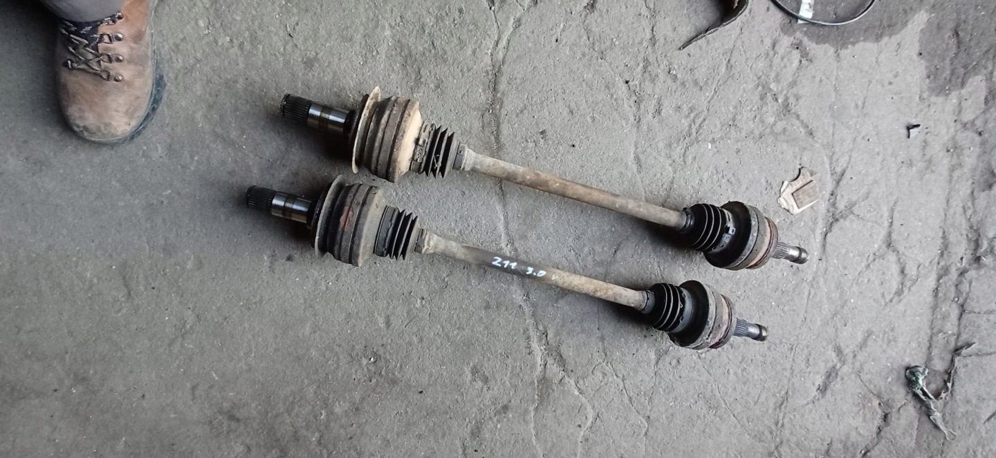MERCEDES W211 3.0 cdi Antriebswelle NAPEDOWA links oder rechts heck