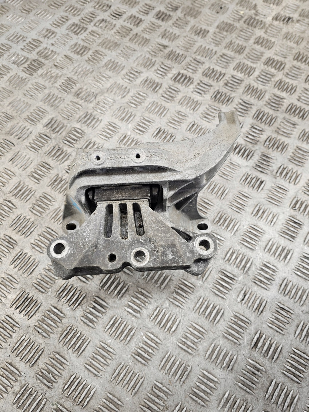 TOYOTA PROACE II 20r airbag engine mount 4A103720