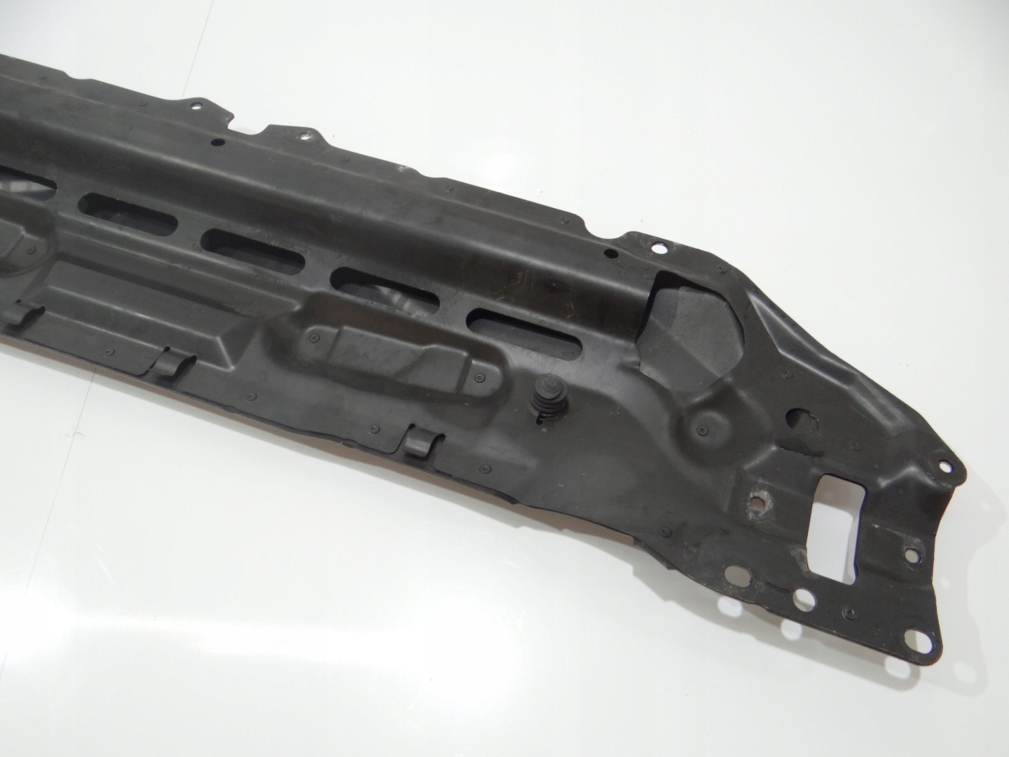 držák stěny předního BMW E61 LCI 7033741 (4295594)