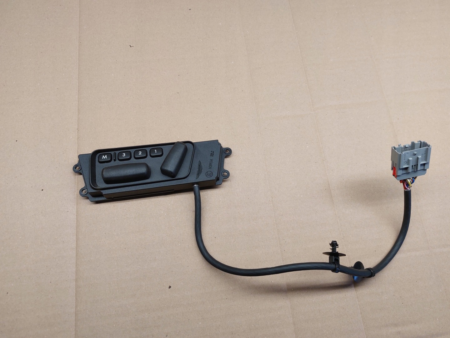 control panel PAMIEC seat left ASTON MARTIN VANTAGE 7G43-14A709-AC